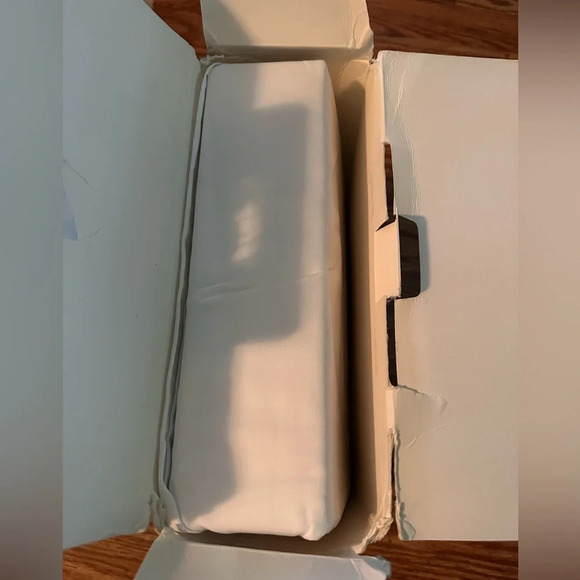 NIB Thread Spread Luxury Twin XL Sheet Set 1000 thread count - Picture 6 of 7